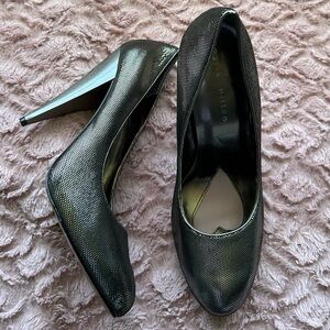 Paris Hilton “Chico” Metallic Gray Leather Pump, 4.5” Heel, Size 9